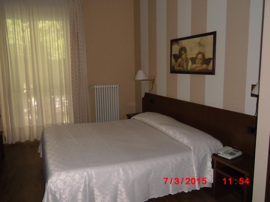 Albergo Ponte Vecchio Cernobbio Ruang foto