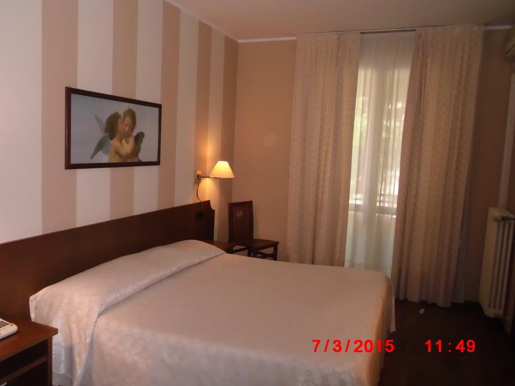 Albergo Ponte Vecchio Cernobbio Ruang foto